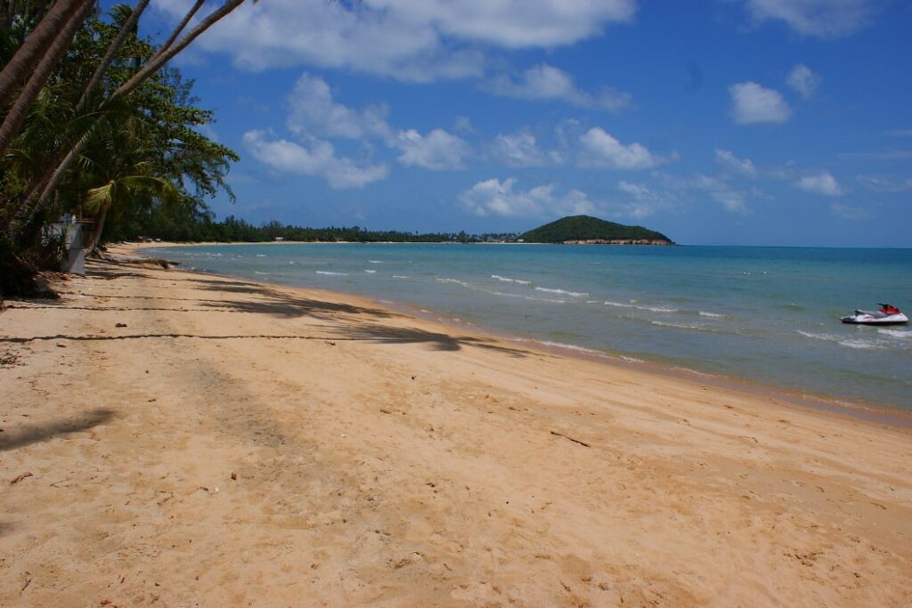 Lipa Noi Beach