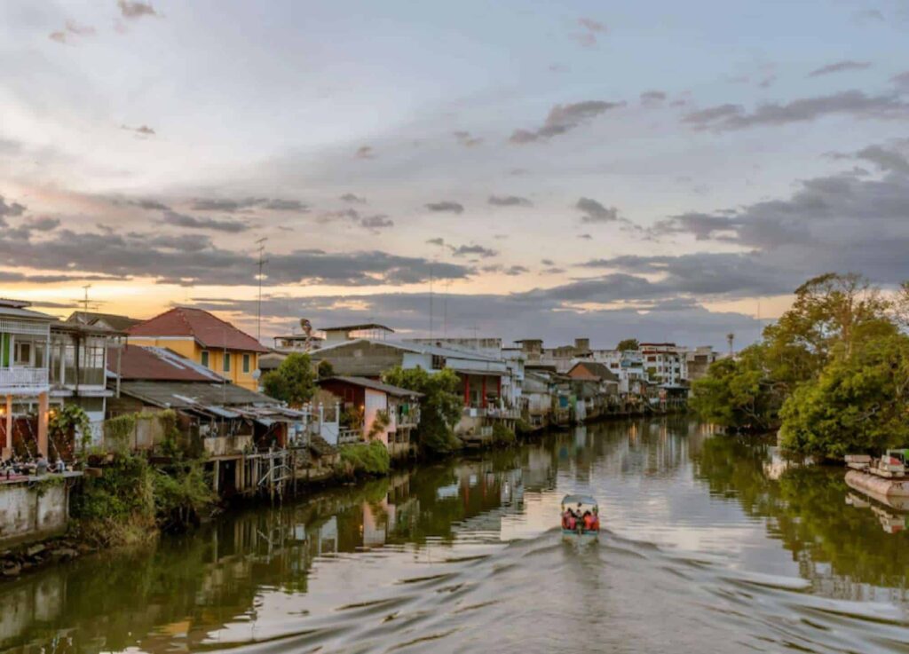 The Thai Government acts against smelly canals