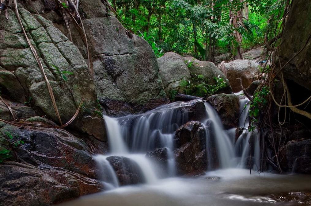 Visit the Na Muang waterfalls.