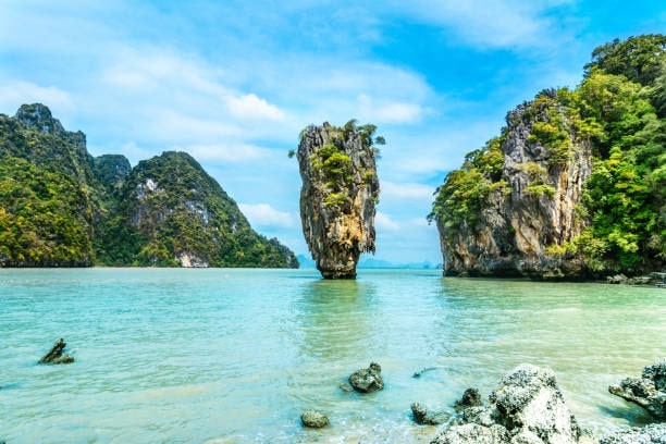 What is the best time to visit Phang Nga Bay