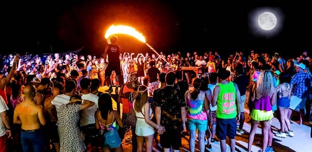 10 Tips for a Good and Safe Time at a Full Moon Party 