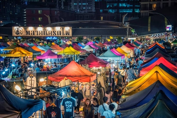 Explore the night markets