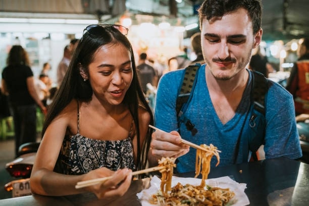 Is it safe to eat street foods in Thailand