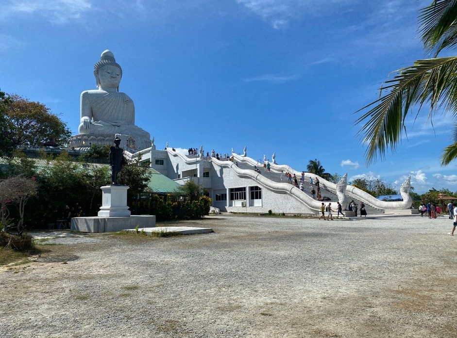 There’s a picturesque sweeping staircase leading to the statue