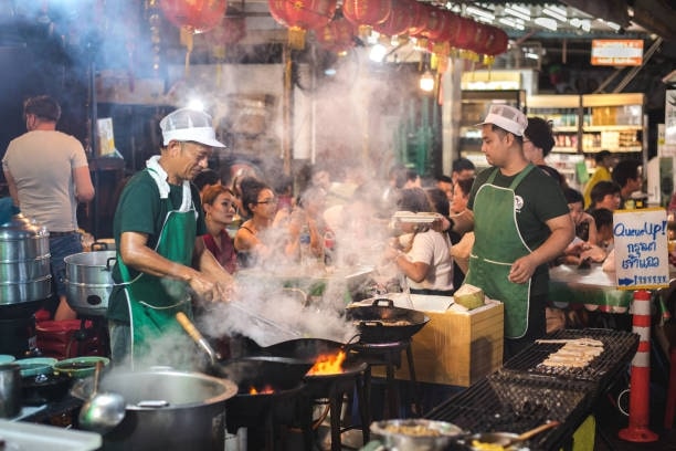 What are the distinct characteristics of Thai street food