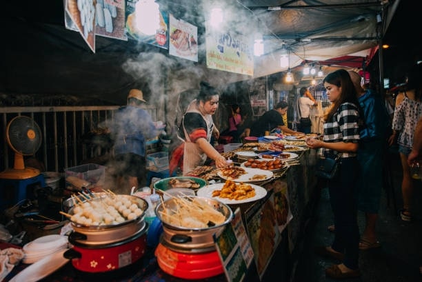 What are the most popular Thai street foods