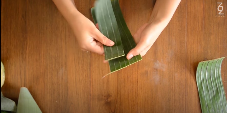 Cut banana leaf into squarerectangle