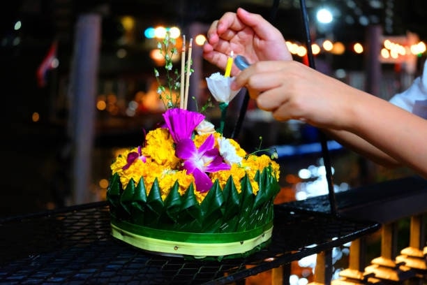 How to Make Krathong for Loy Krathong