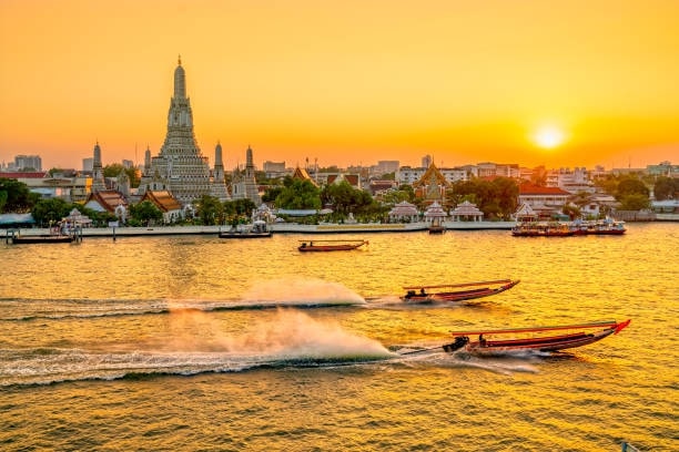 Indulge in the scenic riverside views of Wat Arun