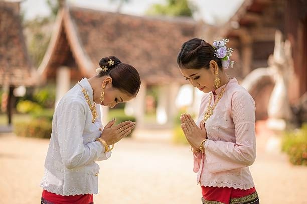 Nonverbal cues play a significant role in Thai communication