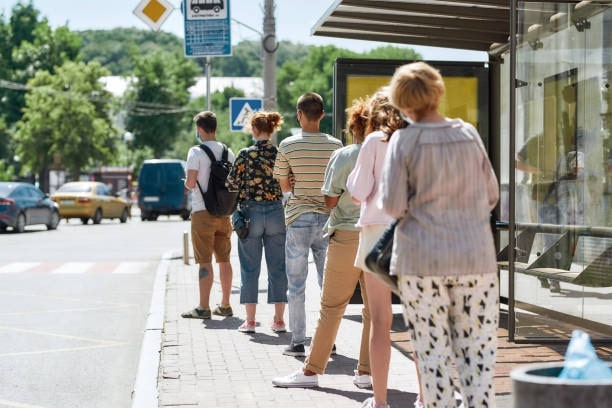 Queue and wait in an orderly manner