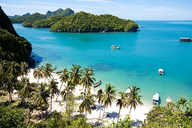 Sunny beach on AngThong National Park in Koh Samui, Thailand