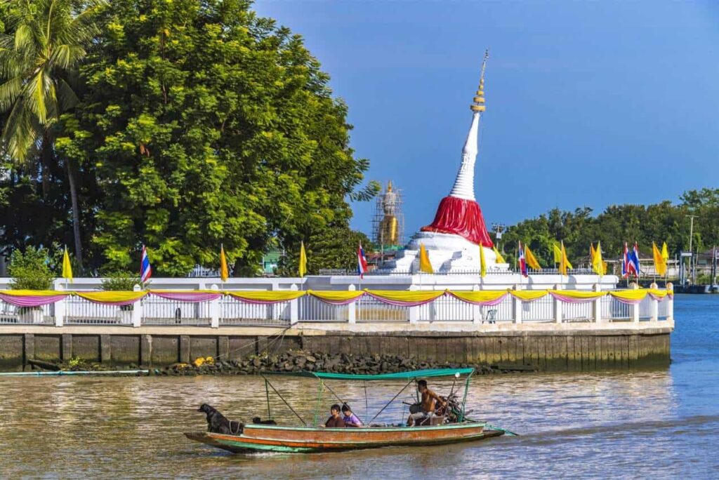 Take a boat tour along the Chao Phraya River