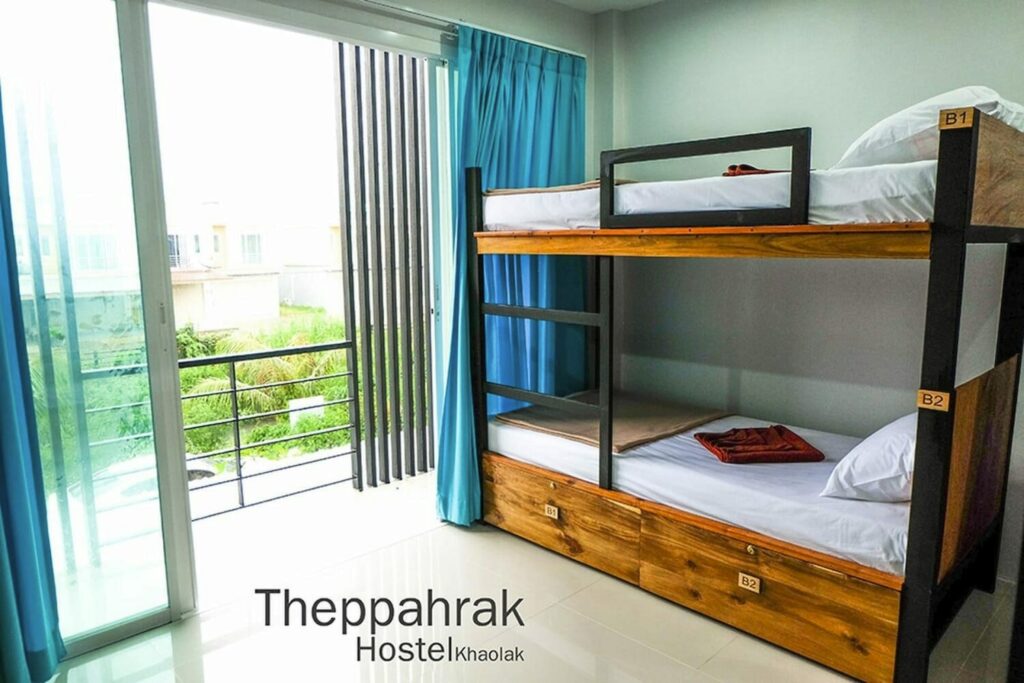 Theppahrak Hostel Khaolak