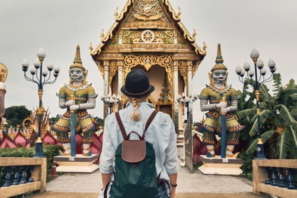 Visit Wat Plai Laem