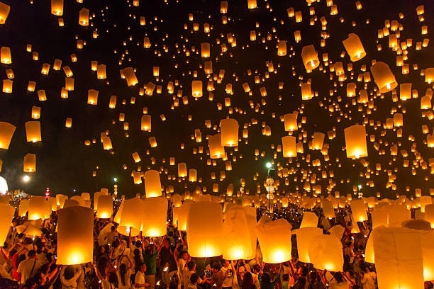 What is the difference between Loy Krathong festival and Yi Peng festival